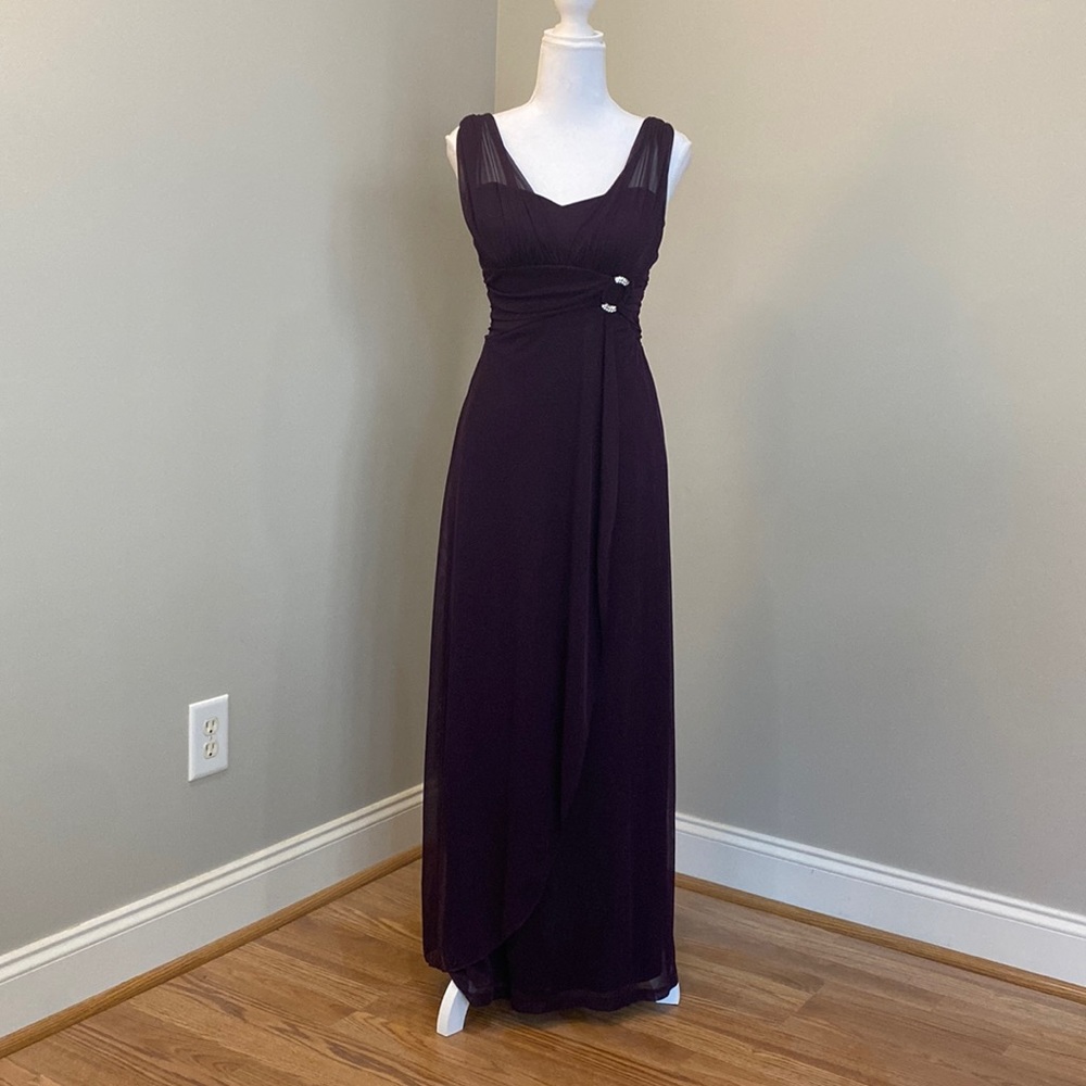 Deep Purple Full-Length Evening Gown with Pulled-in Ruched Waistline